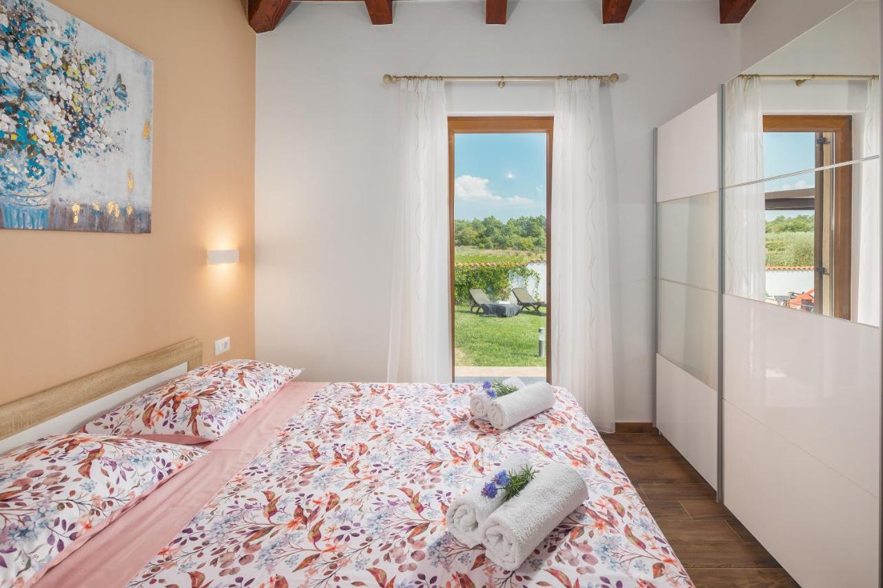 Villa Gracia Sveti Lovreč Pazenatički Bagian luar foto