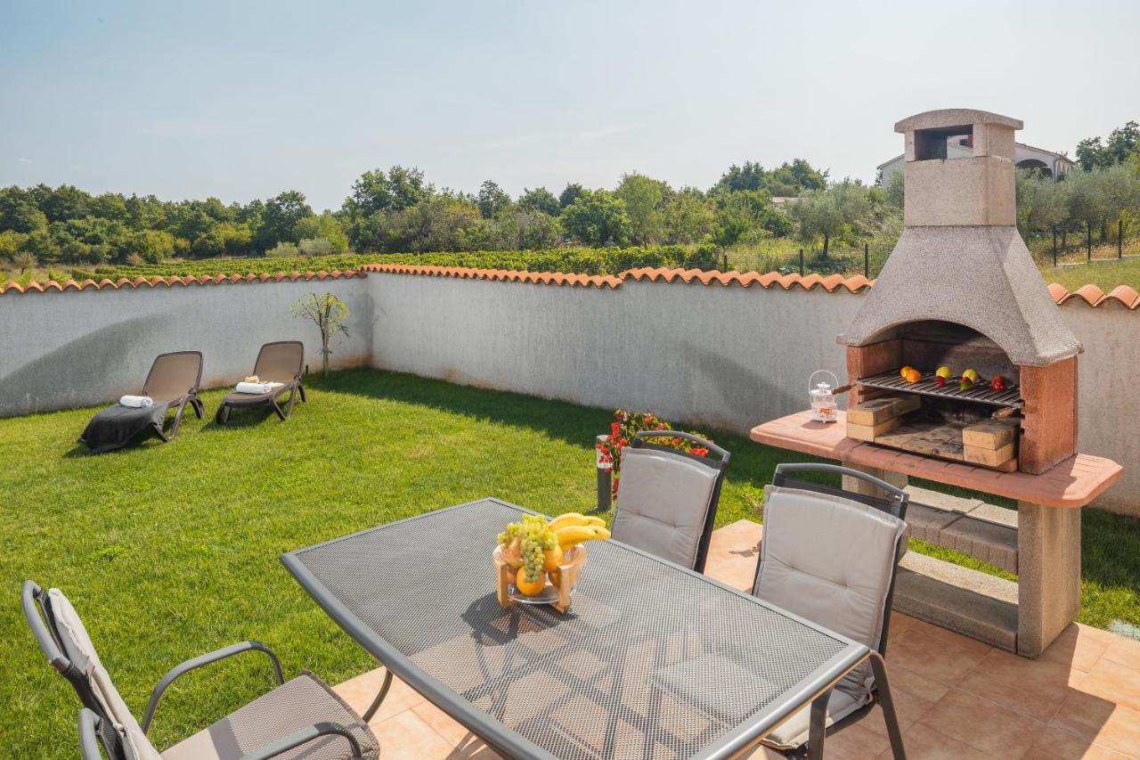 Villa Gracia Sveti Lovreč Pazenatički Bagian luar foto