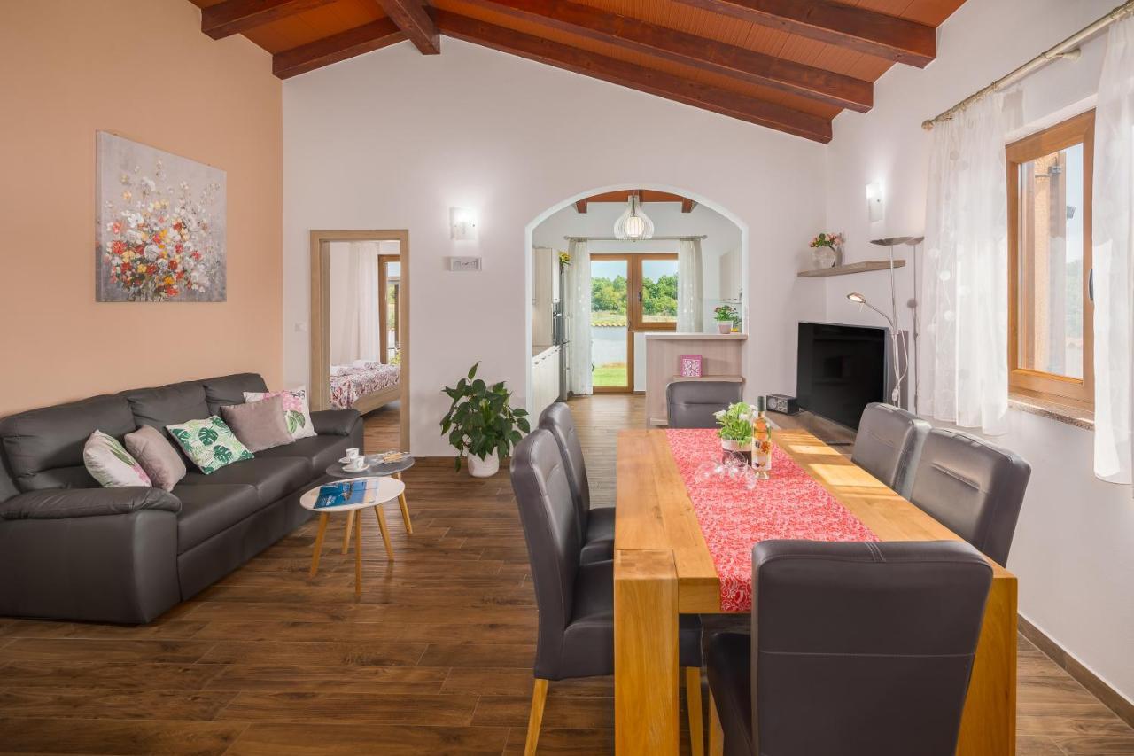Villa Gracia Sveti Lovreč Pazenatički Bagian luar foto
