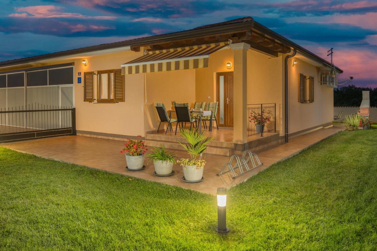 Villa Gracia Sveti Lovreč Pazenatički Bagian luar foto
