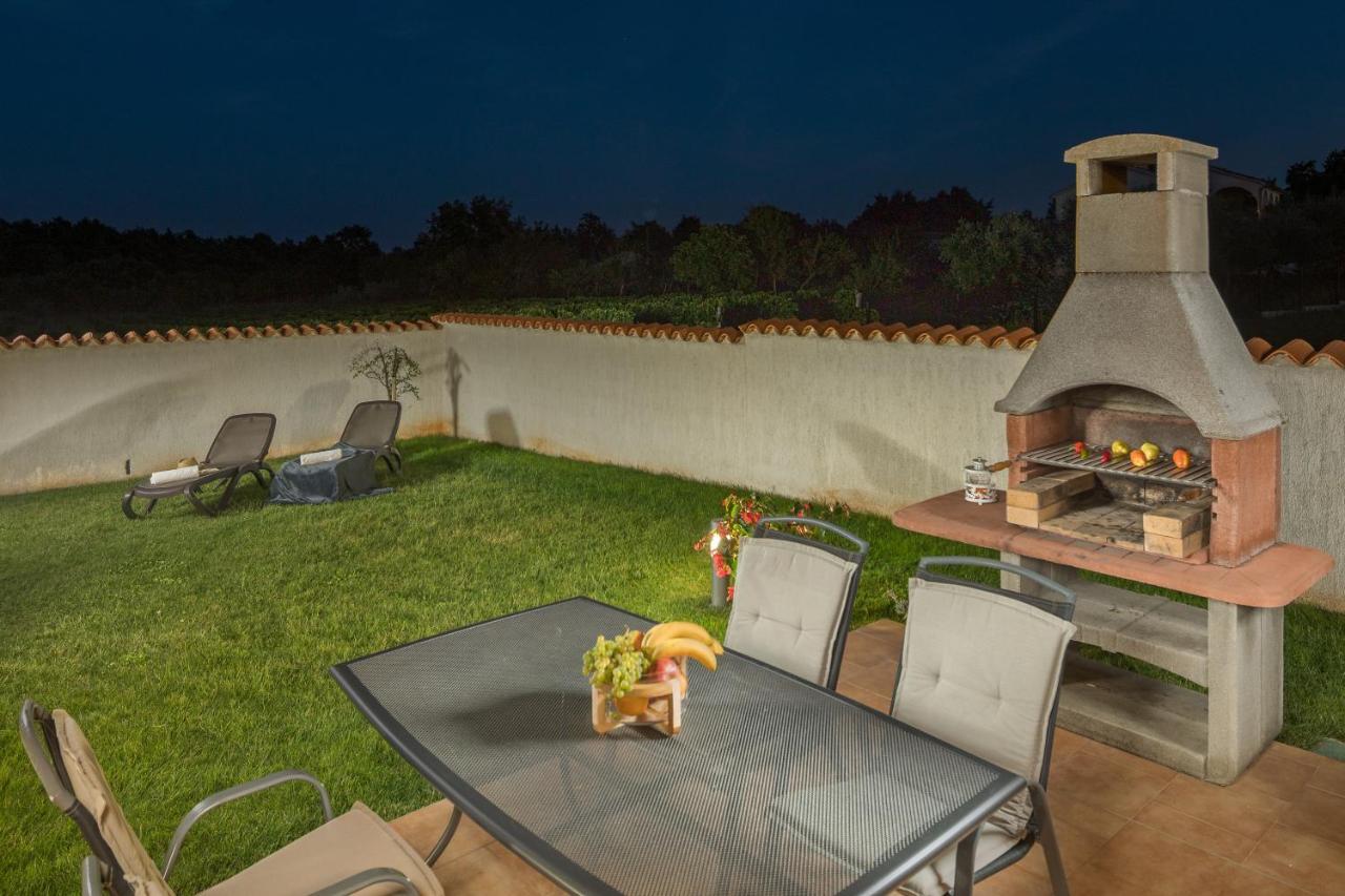 Villa Gracia Sveti Lovreč Pazenatički Bagian luar foto