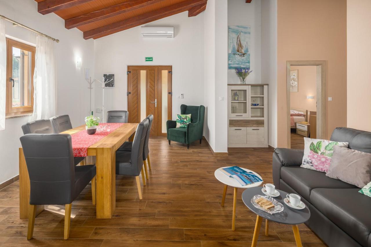 Villa Gracia Sveti Lovreč Pazenatički Bagian luar foto