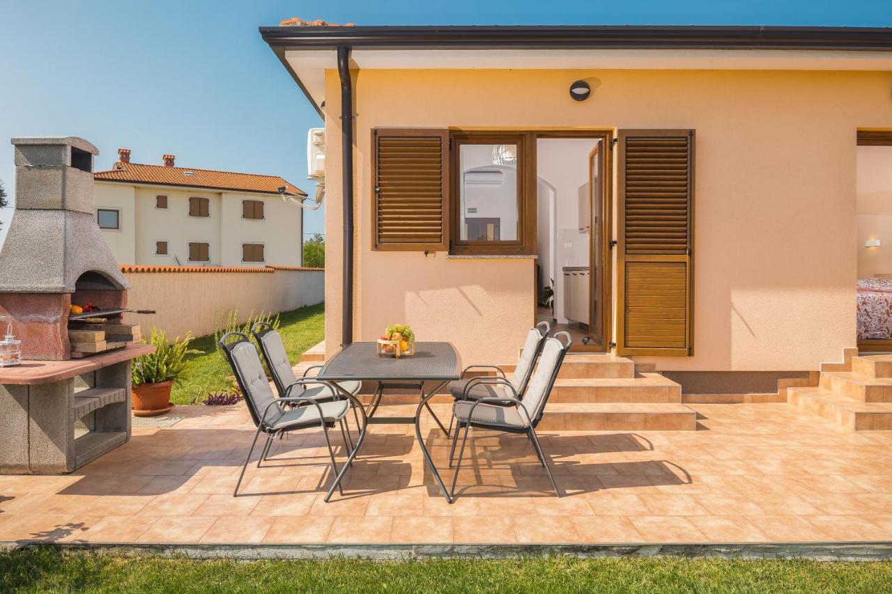 Villa Gracia Sveti Lovreč Pazenatički Bagian luar foto