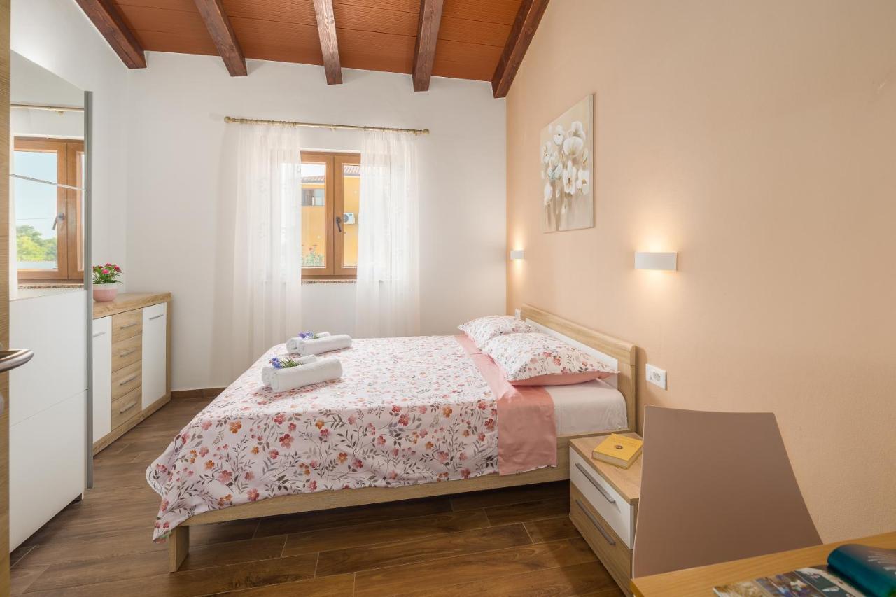 Villa Gracia Sveti Lovreč Pazenatički Bagian luar foto